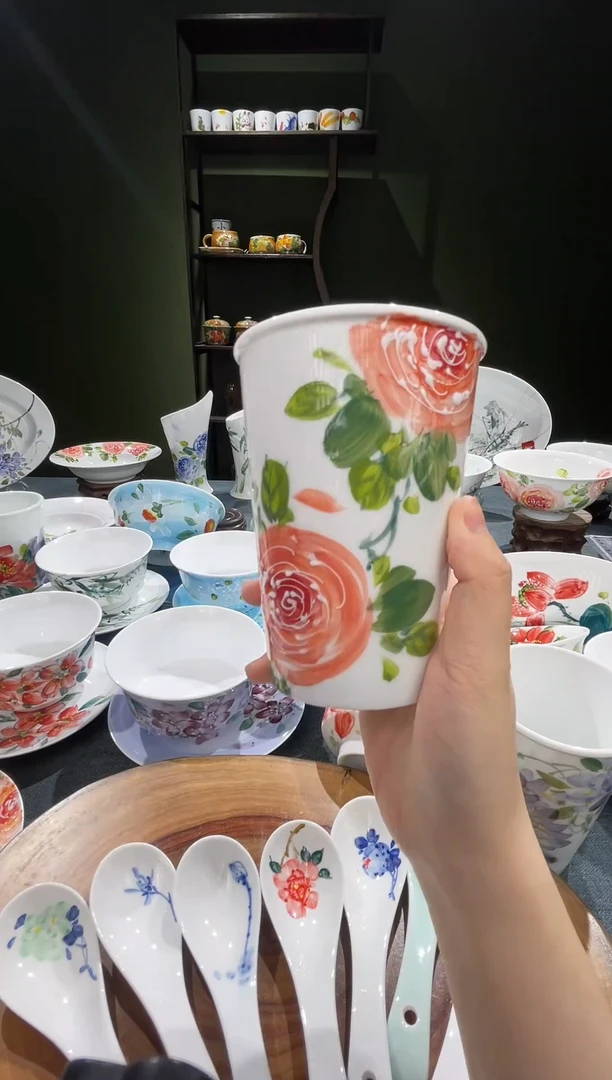 其他景德镇高温釉下彩玫瑰可乐杯微瑕介意勿拍