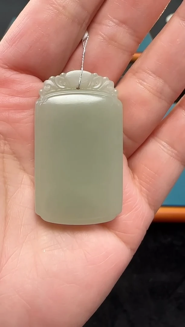 未镶嵌和田玉挂件张****.新疆和田玉于田料无事牌