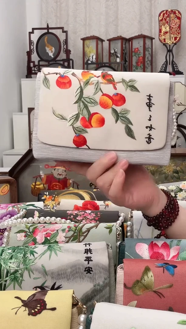 扇子苏绣作品手工豆腐包