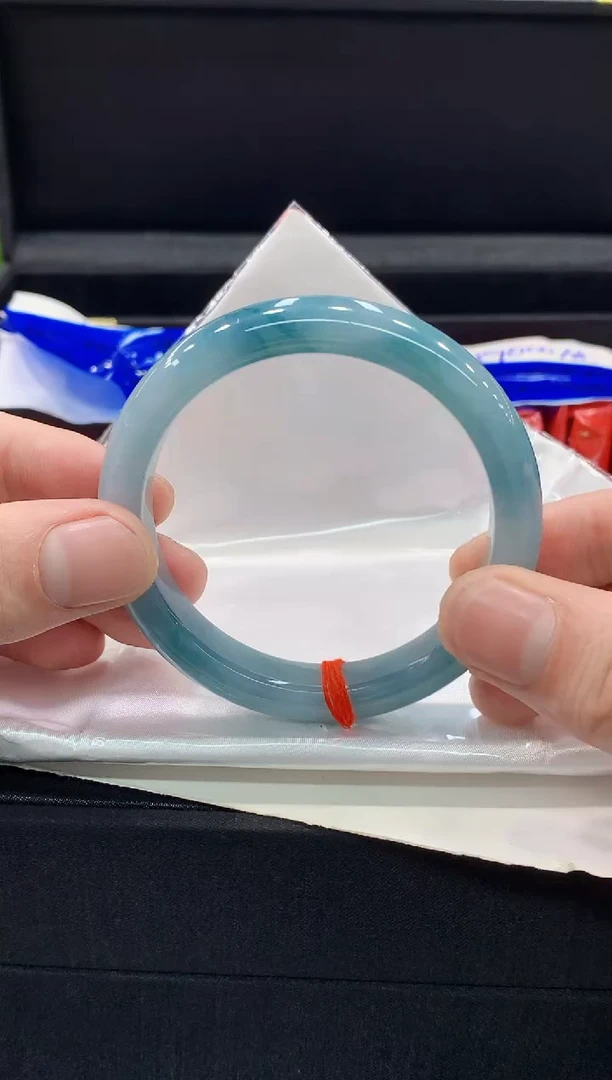 翡翠手镯未镶嵌手镯