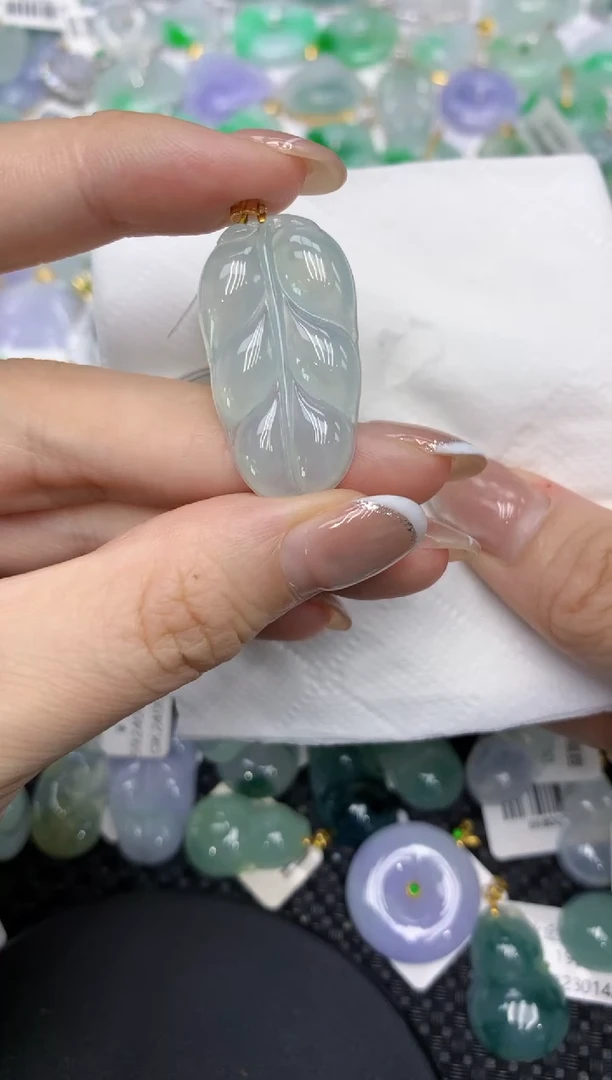 颈饰18K金镶嵌翡翠111111111