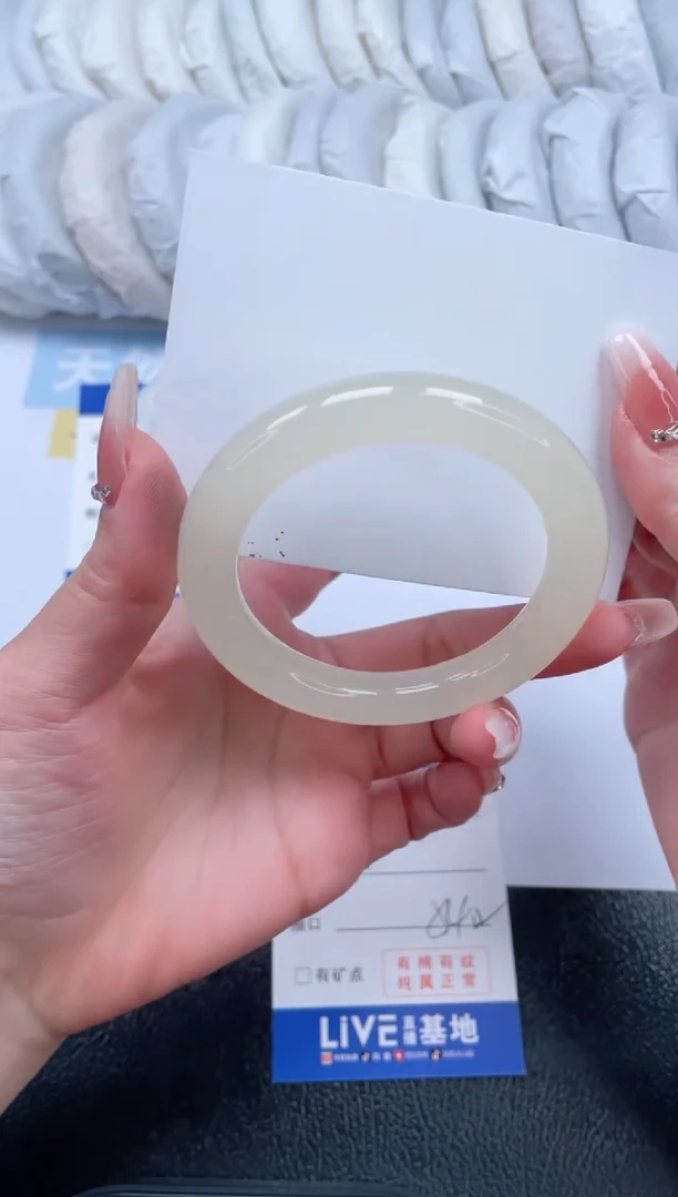 【闪购商品】石英质玉手镯未镶嵌T112-54.2