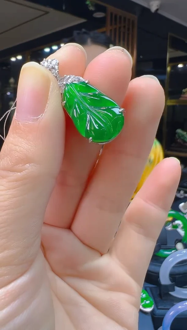 吊坠(赠链)银S925镶嵌翡翠031(多样性发货发其一)