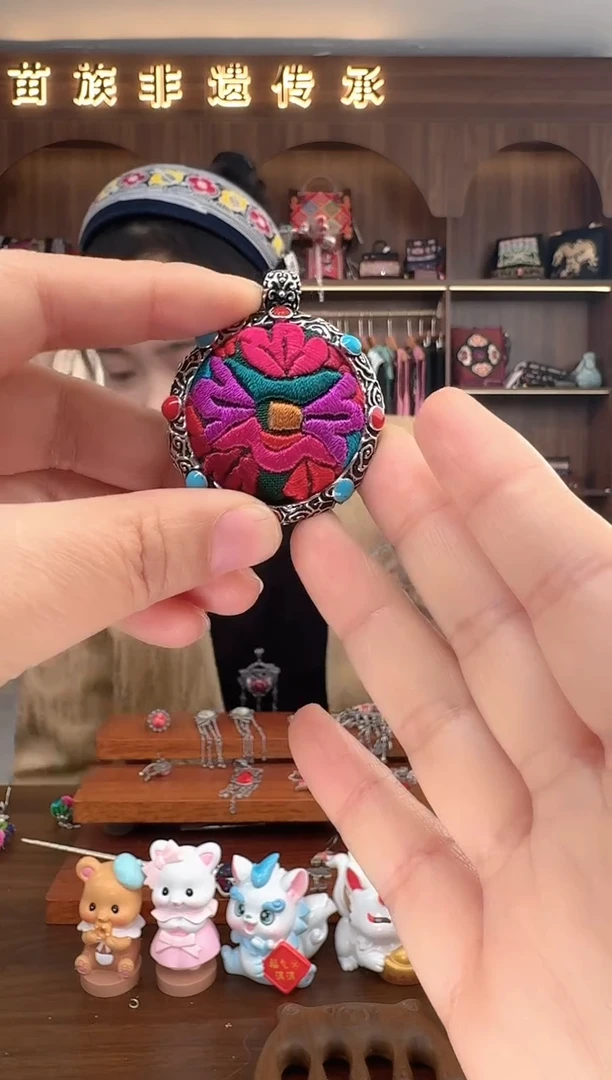 【闪购商品】织绣扶光苗绣传承40