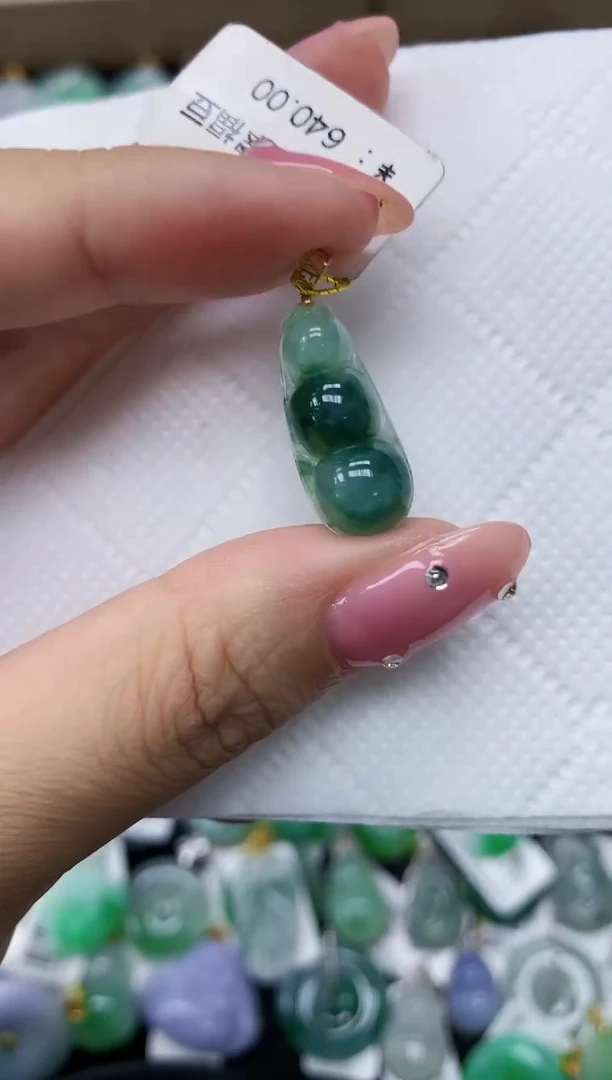 翡翠18K金镶嵌颈饰1111111111