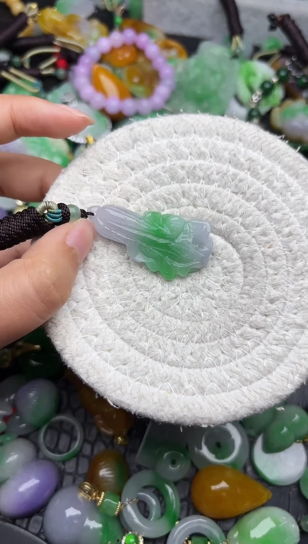 颈饰未镶嵌翡翠缅甸翡翠吊坠