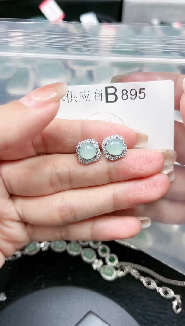 【闪购商品】翡翠颈饰未镶嵌895赠皮绳