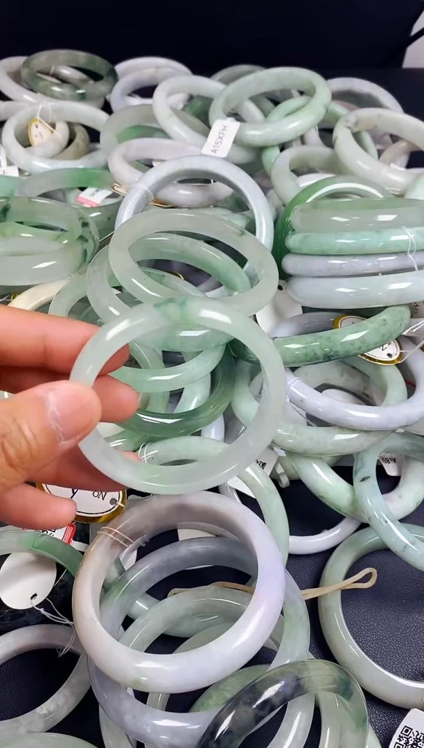 未镶嵌手镯翡翠手镯