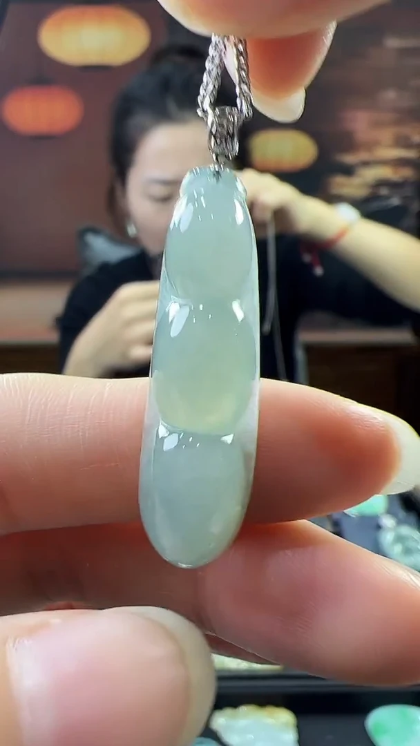 18K金镶嵌挂件翡翠豆子 不含链