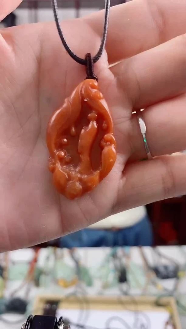 未镶嵌岫玉颈饰1