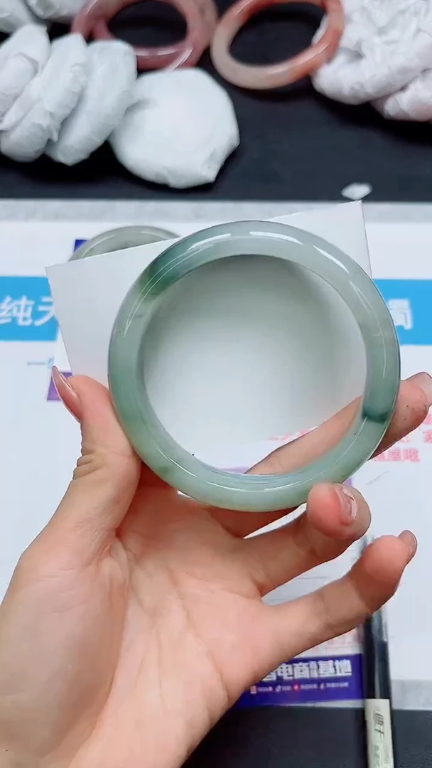 【闪购商品】石英质玉手镯未镶嵌130