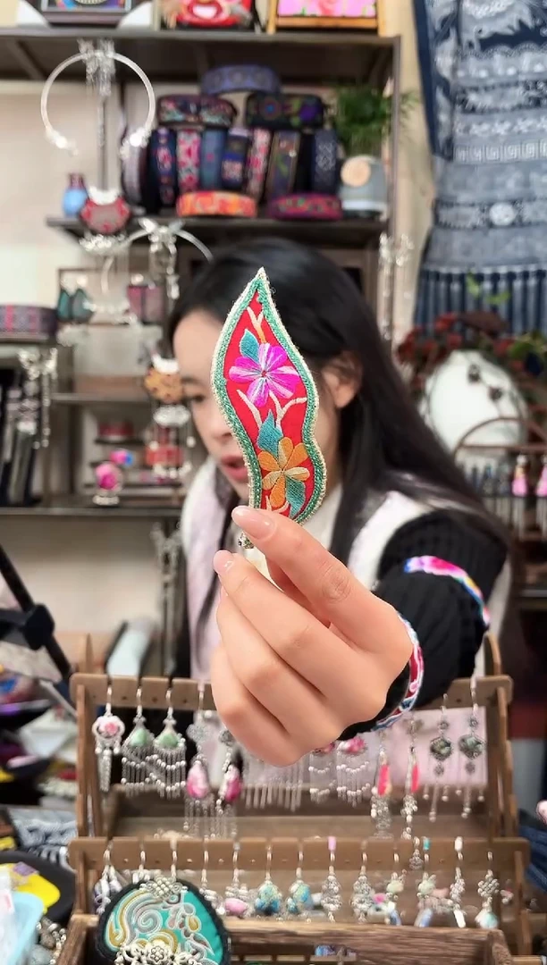 织绣民族风非遗老绣苗银饰品276