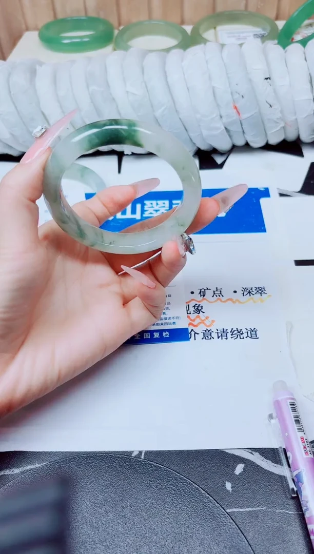 未镶嵌手镯石英质玉164/55.9
