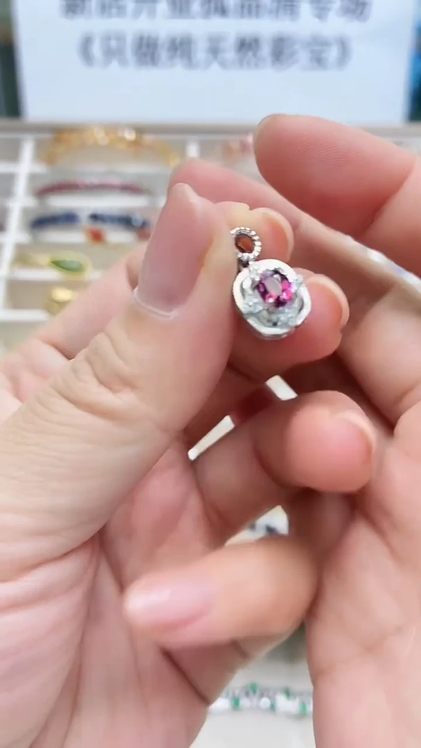 银S925镶嵌吊坠石榴石131ZB1123产品一个（多样性）