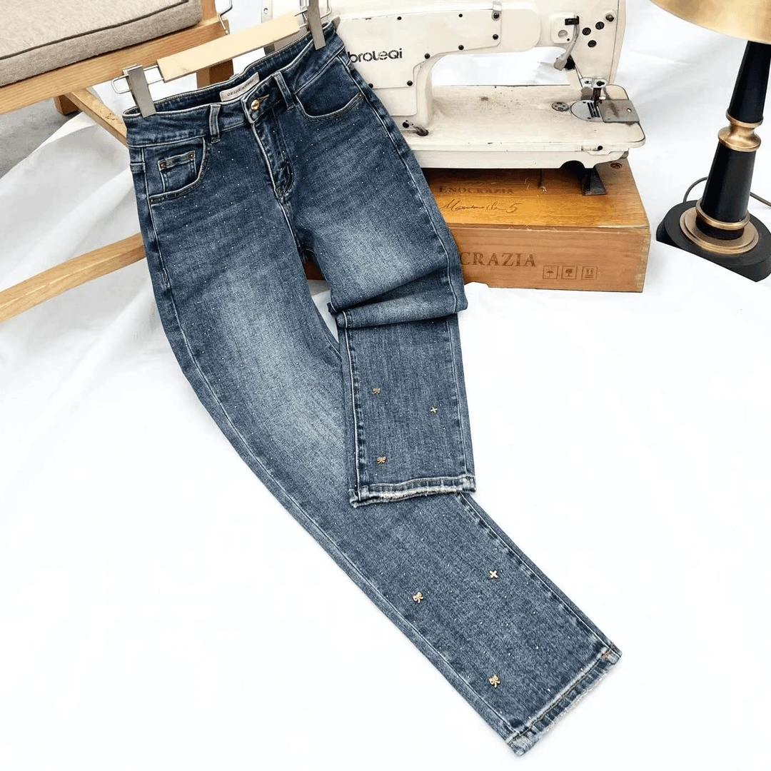 大码女装高级感满天星九分烟管牛仔裤烫钻春秋中腰显瘦弹力直筒裤