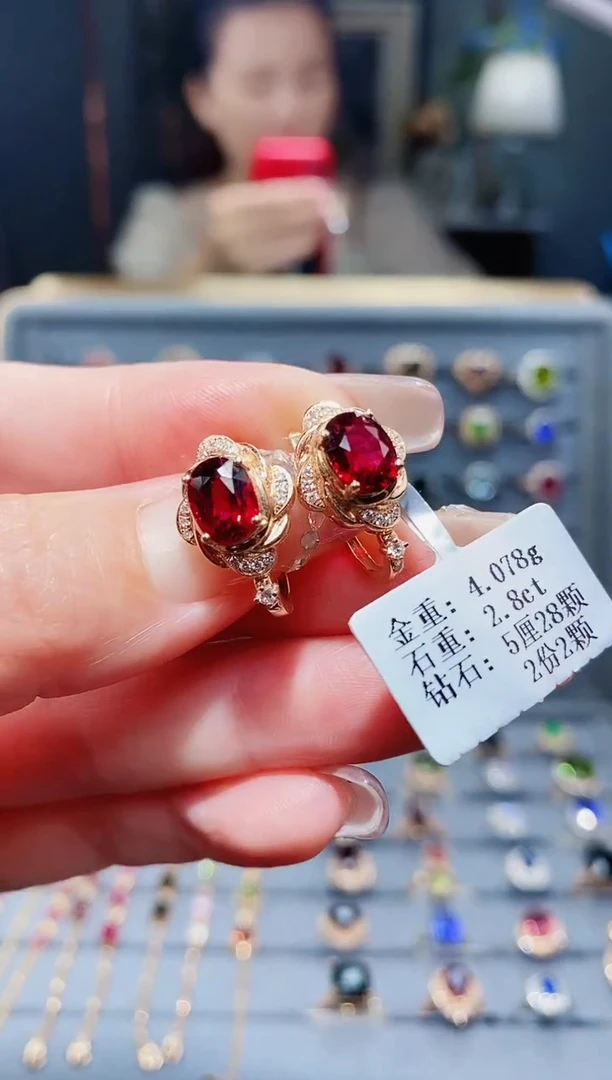 18K金镶嵌耳饰碧玺2.8配钻