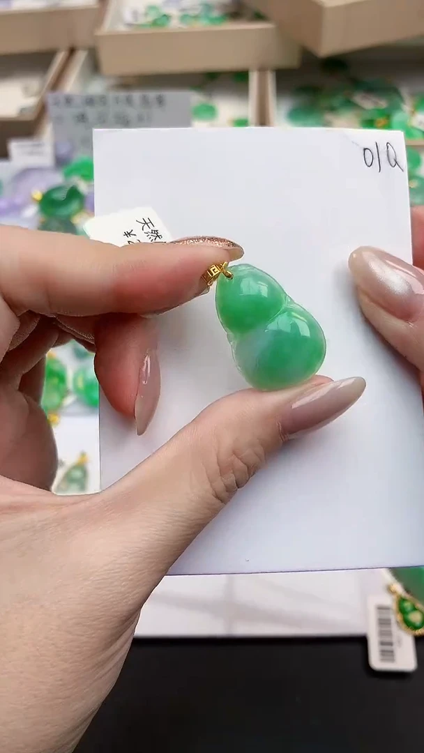 颈饰18K金镶嵌翡翠天然缅甸A货翡翠