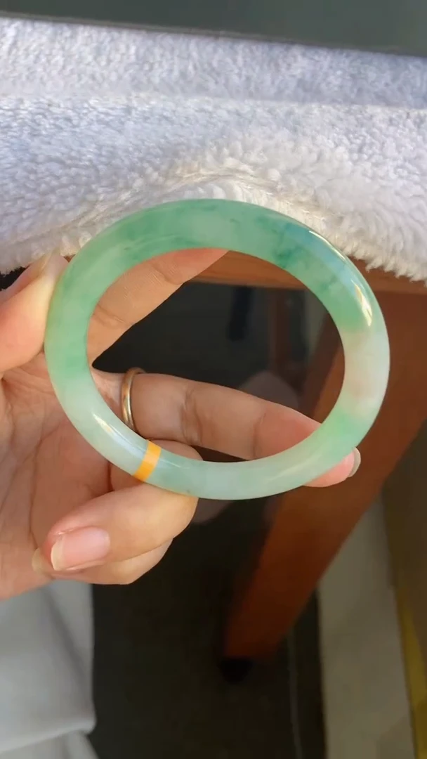 未镶嵌手镯翡翠（高货血漏）冰胶阳翠绿花圆条48号