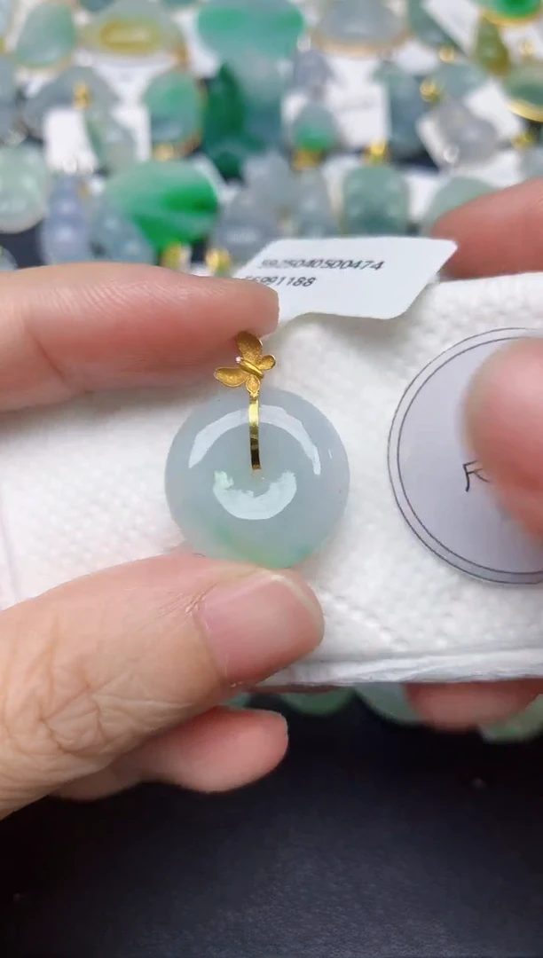 颈饰18K金镶嵌翡翠天然缅甸A货翡翠