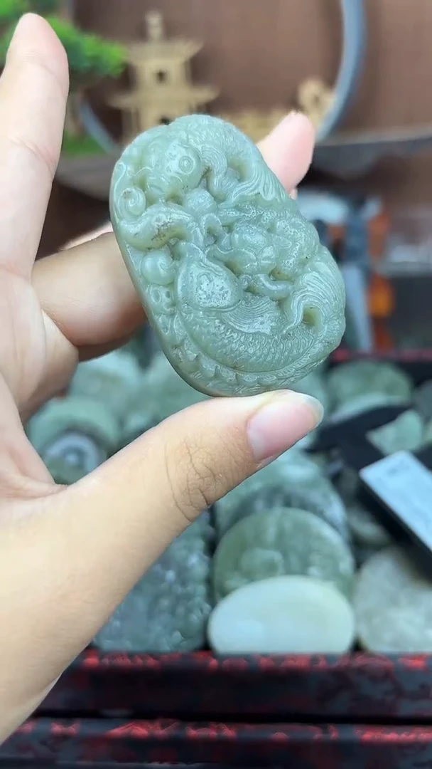 和田玉未镶嵌颈饰1