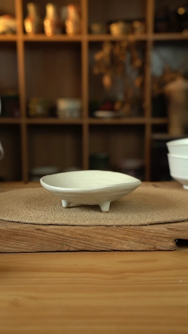 白色系列的6英寸三足螺纹盘1个