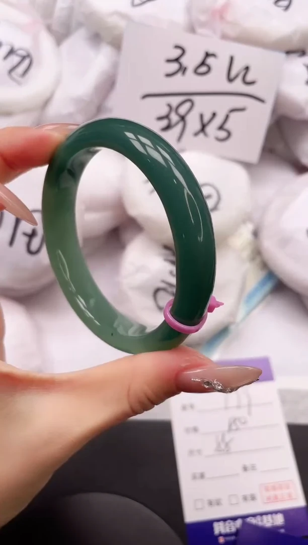 【闪购商品】石英质玉手镯未镶嵌25K179-58