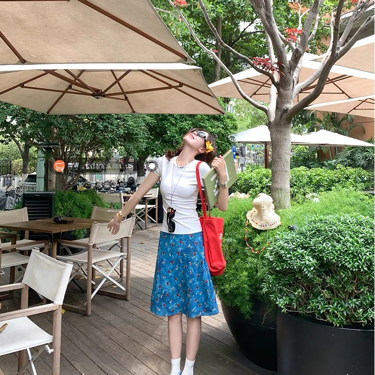 977夏季新款小众减龄海边度假风显瘦包臀a字设计感碎花半身裙