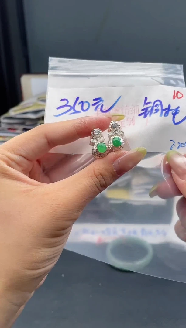 定制翡翠未镶嵌毛货需精细抛光+10戒面+350元