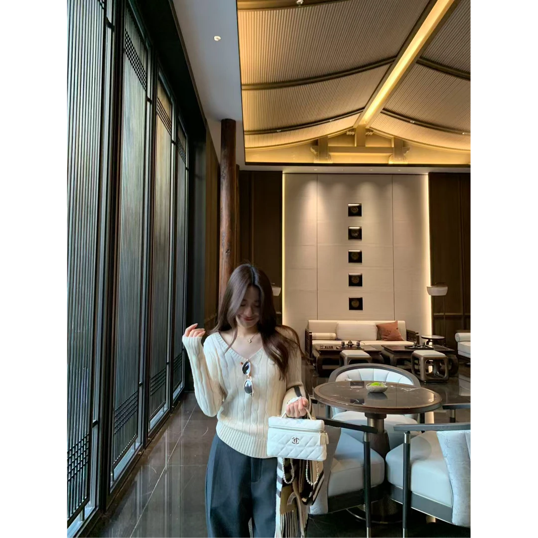 【白v绞花】文雅说V领麻花上衣弹力修身针织衫毛衣百搭长袖