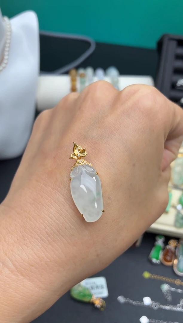 颈饰18K金镶嵌翡翠天然翡翠A货