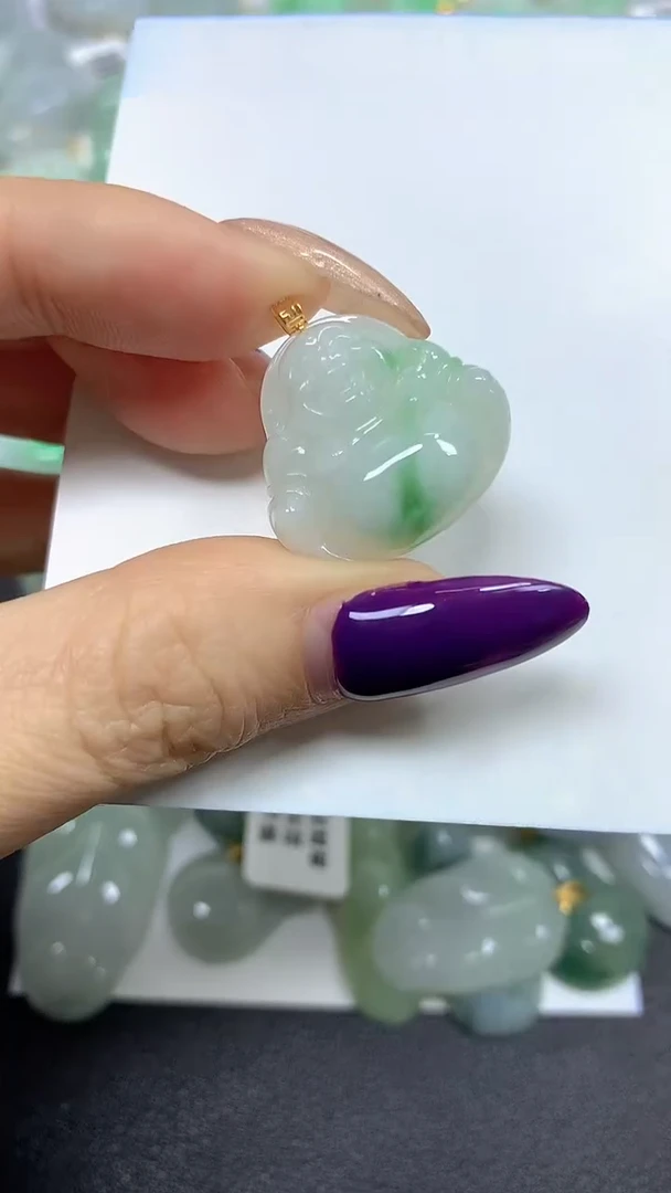 颈饰18K金镶嵌翡翠