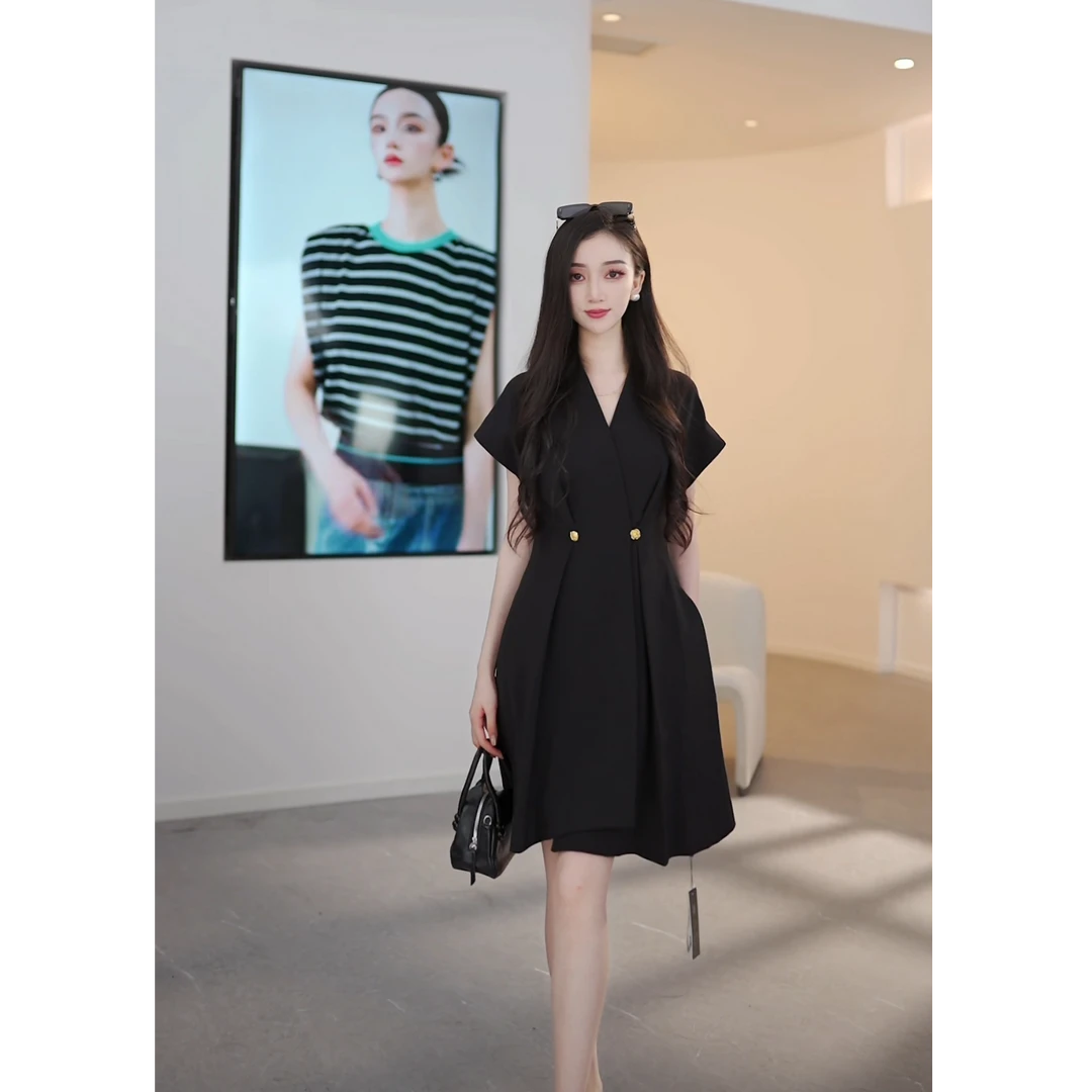 【商场同款】曼德诗纯色收腰连衣裙新款V领短袖大裙摆M534106723