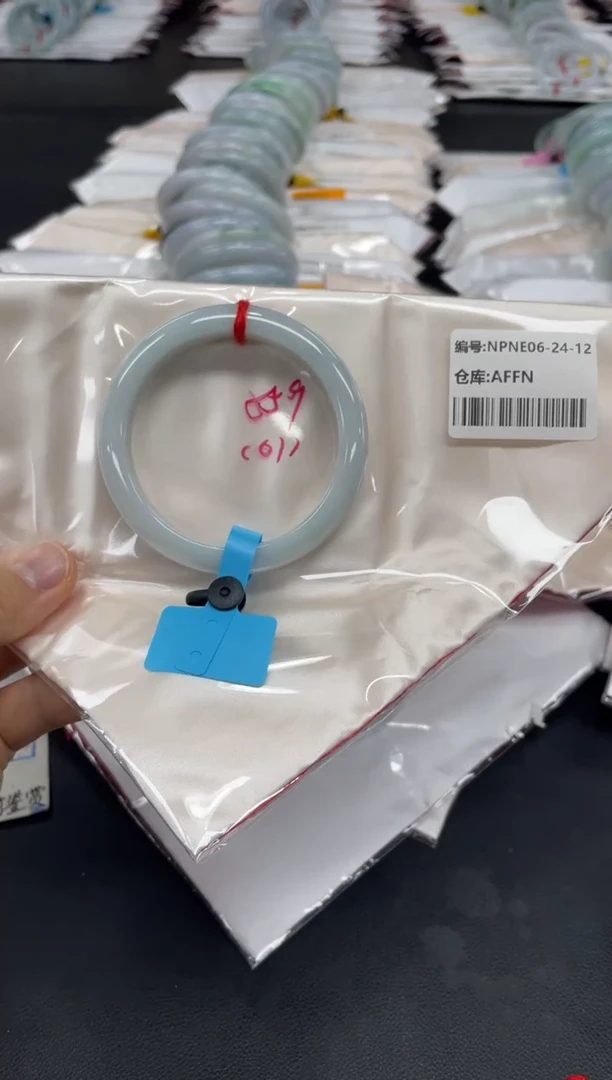 未镶嵌手镯翡翠翡翠手镯