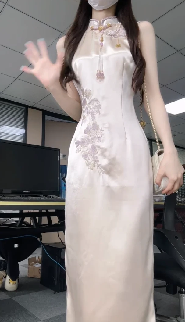 新中式国风缎面提花修身收腰刺绣包臀无袖旗袍连衣裙女小众氛围感
