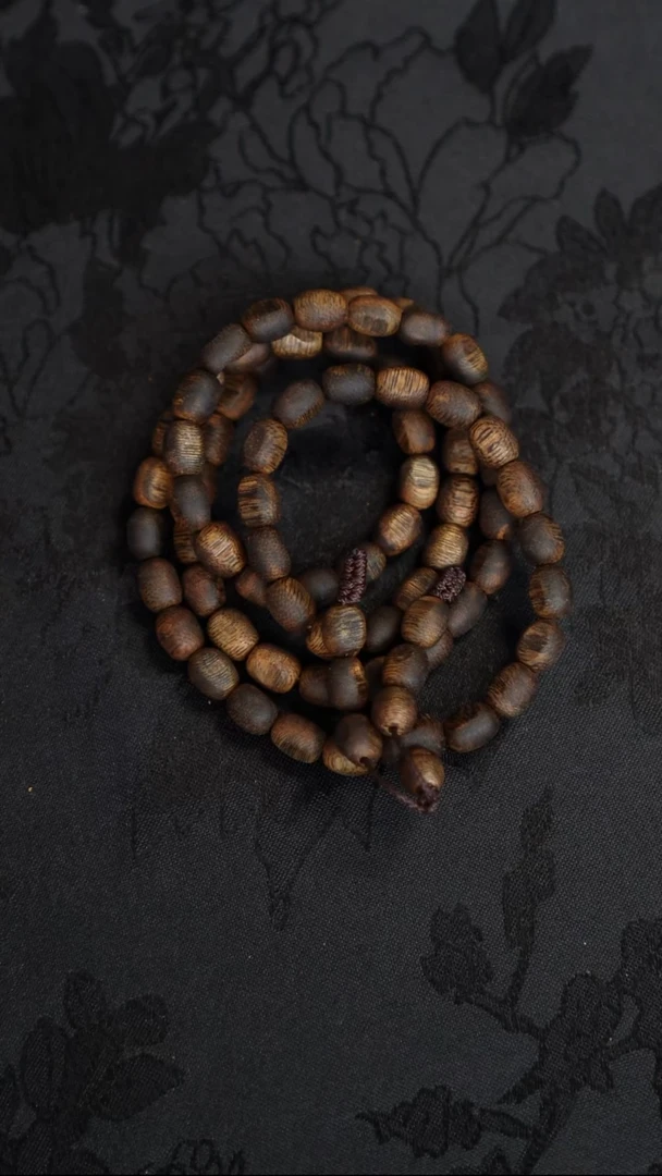 沉香手串（95沉）海南莺歌绿奇楠卡6随形留疤多圈