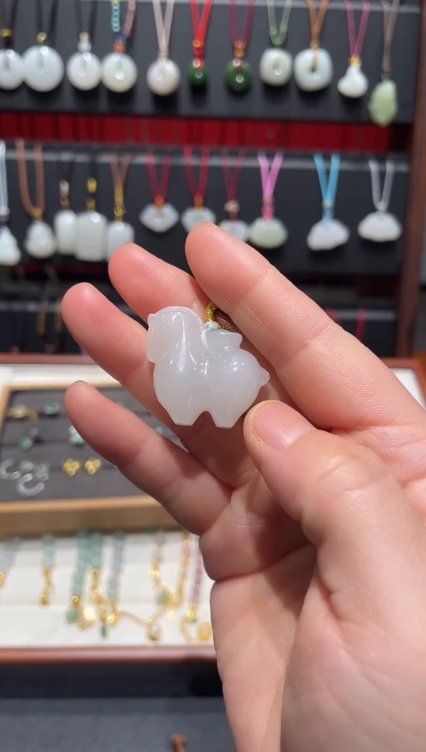 颈饰未镶嵌和田玉唐马