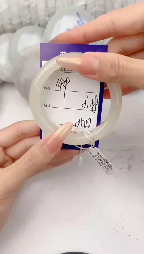 和田玉手镯未镶嵌144颜色微差无瑕疵