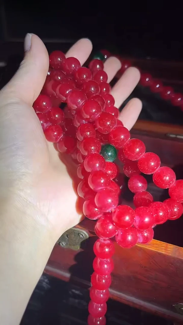 和田玉未镶嵌颈饰长串.1条.红