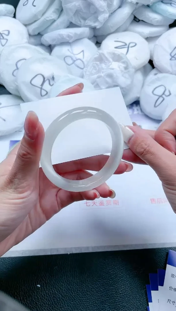 【闪购商品】石英质玉手镯未镶嵌17J115-53