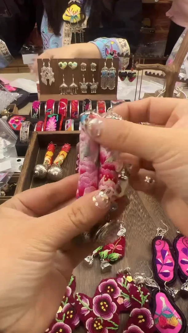 【闪购商品】织绣民族风老绣饰品496