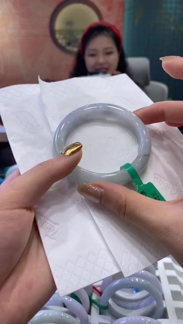 【闪购商品】翡翠手镯未镶嵌多人10679