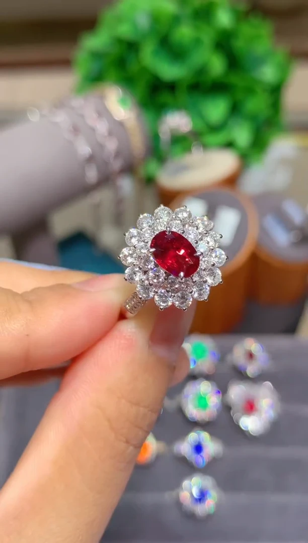 18K金镶嵌戒指红宝石1.02CT