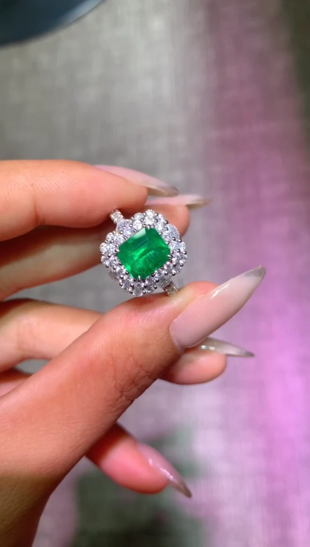 祖母绿戒指18K金镶嵌1.59CT