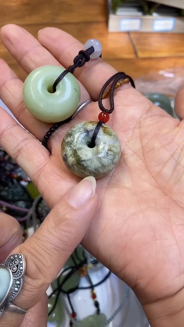 未镶嵌蛇纹石玉平安扣多样性发货其中之一