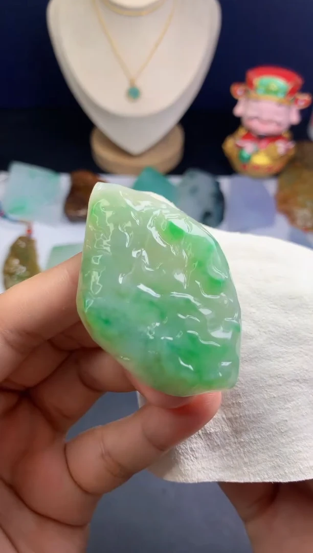 颈饰未镶嵌翡翠