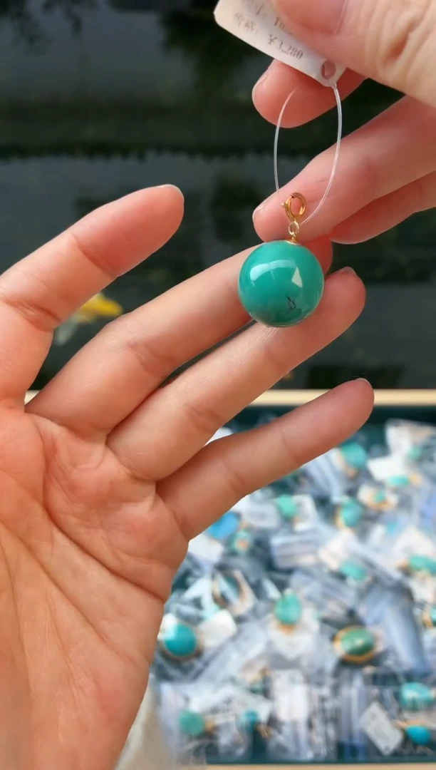 18K金镶嵌绿松石吊坠(不含链)1