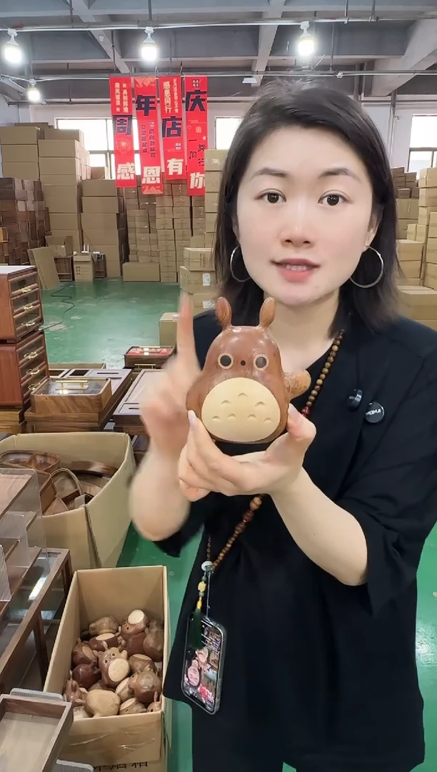 微瑕实木龙猫桌面摆件