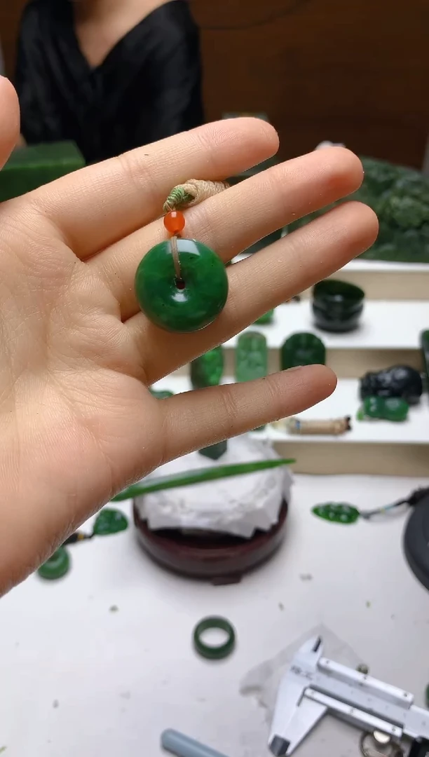 和田玉（碧玉）未镶嵌珠宝半成品随机发货一个