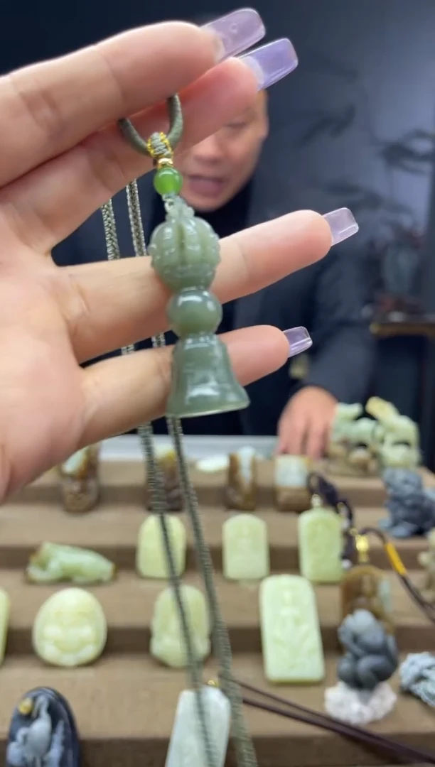 颈饰未镶嵌和田玉1