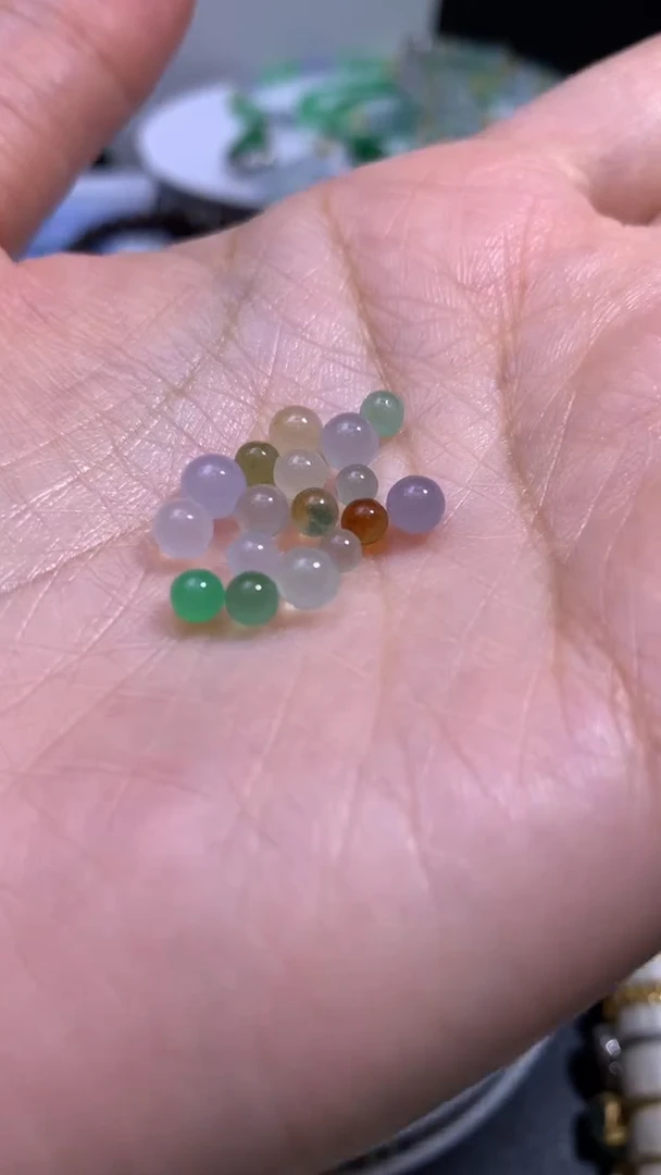未镶嵌定制翡翠真***? 珠子一手